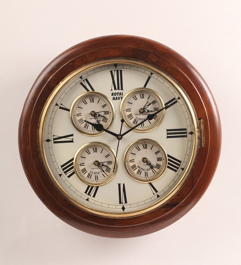 Vintage Style Wall Clock With 4 Embedded Small Clock