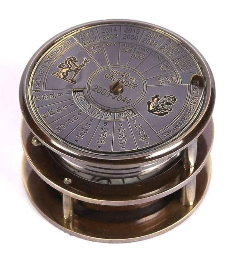 Brass Compass With Magnifier And World Date Calendar