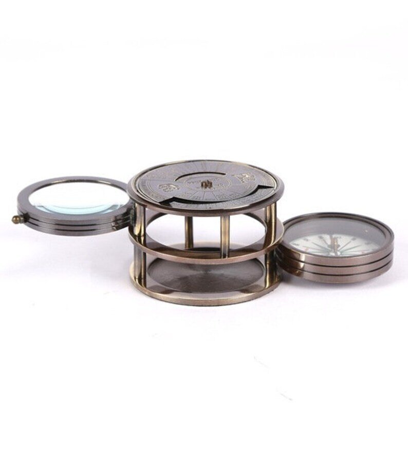 Brass Compass With Magnifier And World Date Calendar