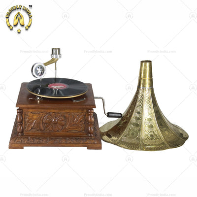 Walnut HMV Gramophone With Tapered Pillar Base and Horn
