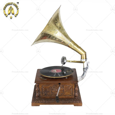 Walnut HMV Gramophone With Tapered Pillar Base and Horn