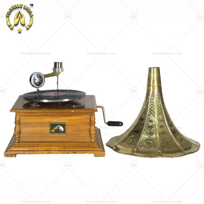 Retro Music Player Gramophone Oak Finish With Horn