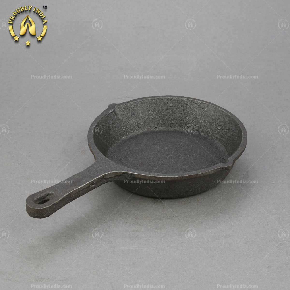 Round cast iron pan with single handle