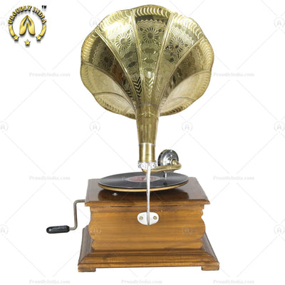 Retro Style Stepped Gramophone Polished Wood Base With Horn