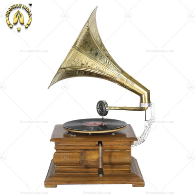 Retro Style Stepped Gramophone Polished Wood Base With Horn