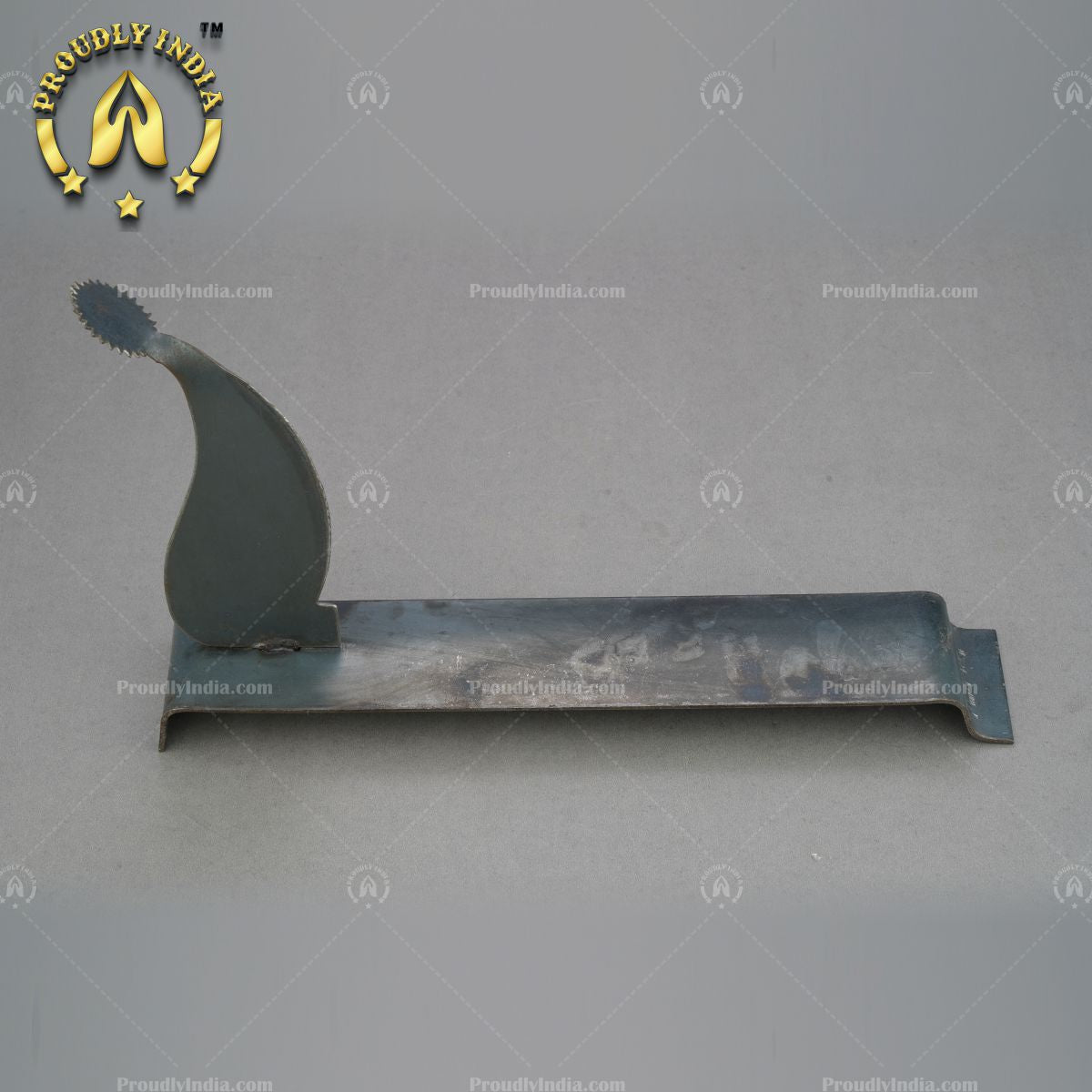 Iron Aruvamanai with Coconut Grater