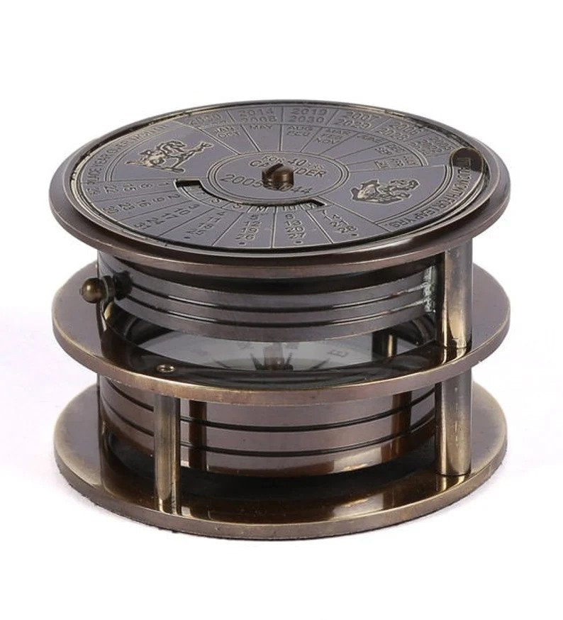 Brass Compass With Magnifier And World Date Calendar