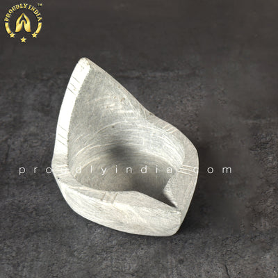 stone vilakku