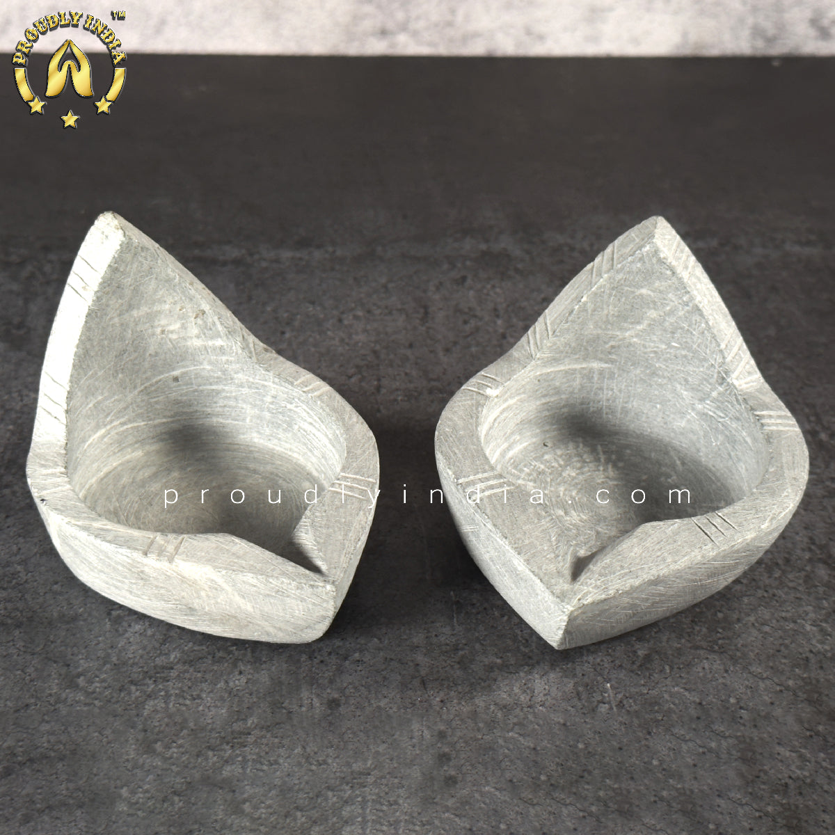 stone vilakku