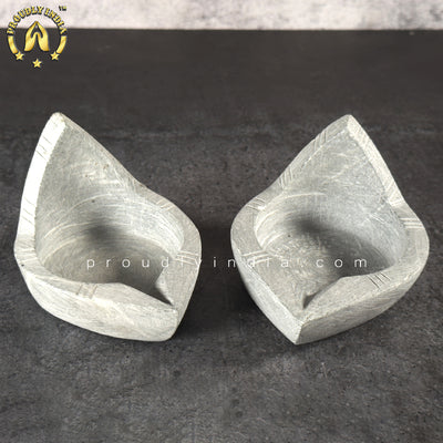 stone vilakku